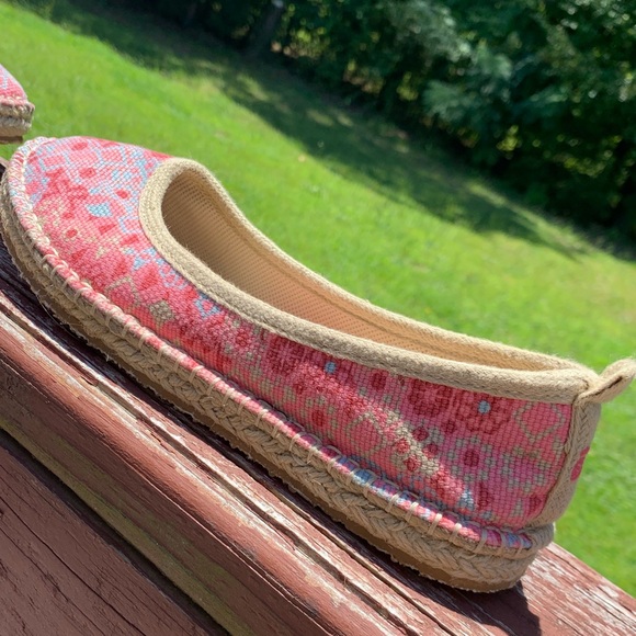 Acorn brand espadrille flats, PERFECT FOR SUMMER! - Picture 5 of 7